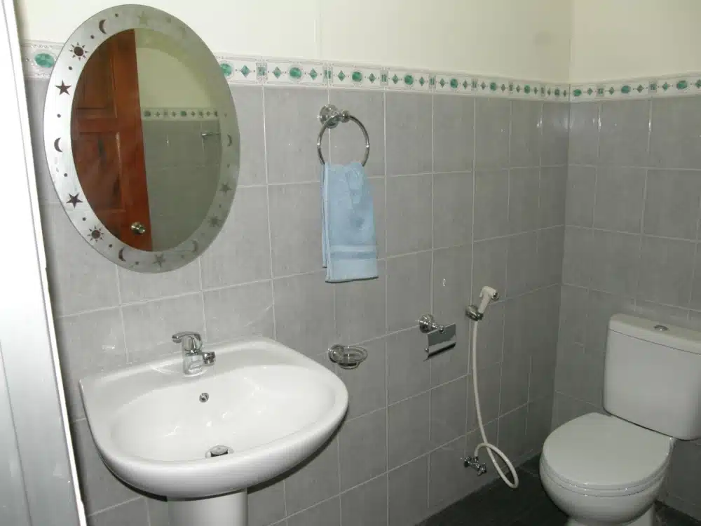 🚿 8 Trend Bilik Mandi Utama Yang Memukau di Malaysia Pada 2025 🛁 4 rumah hq kontraktor bina ubahsuai rumah cidb 1 6