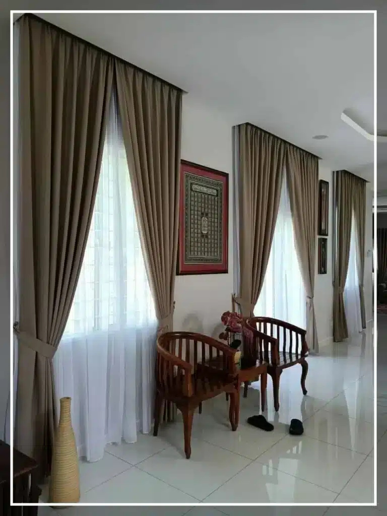 Gaya Minimalis Ke Moden: 5 Tips Rumah Tampak Bersih & Estetik 1 Elegant hallway with brown curtains, wooden chairs, and decorative wall art. Cozy and classy interior design.