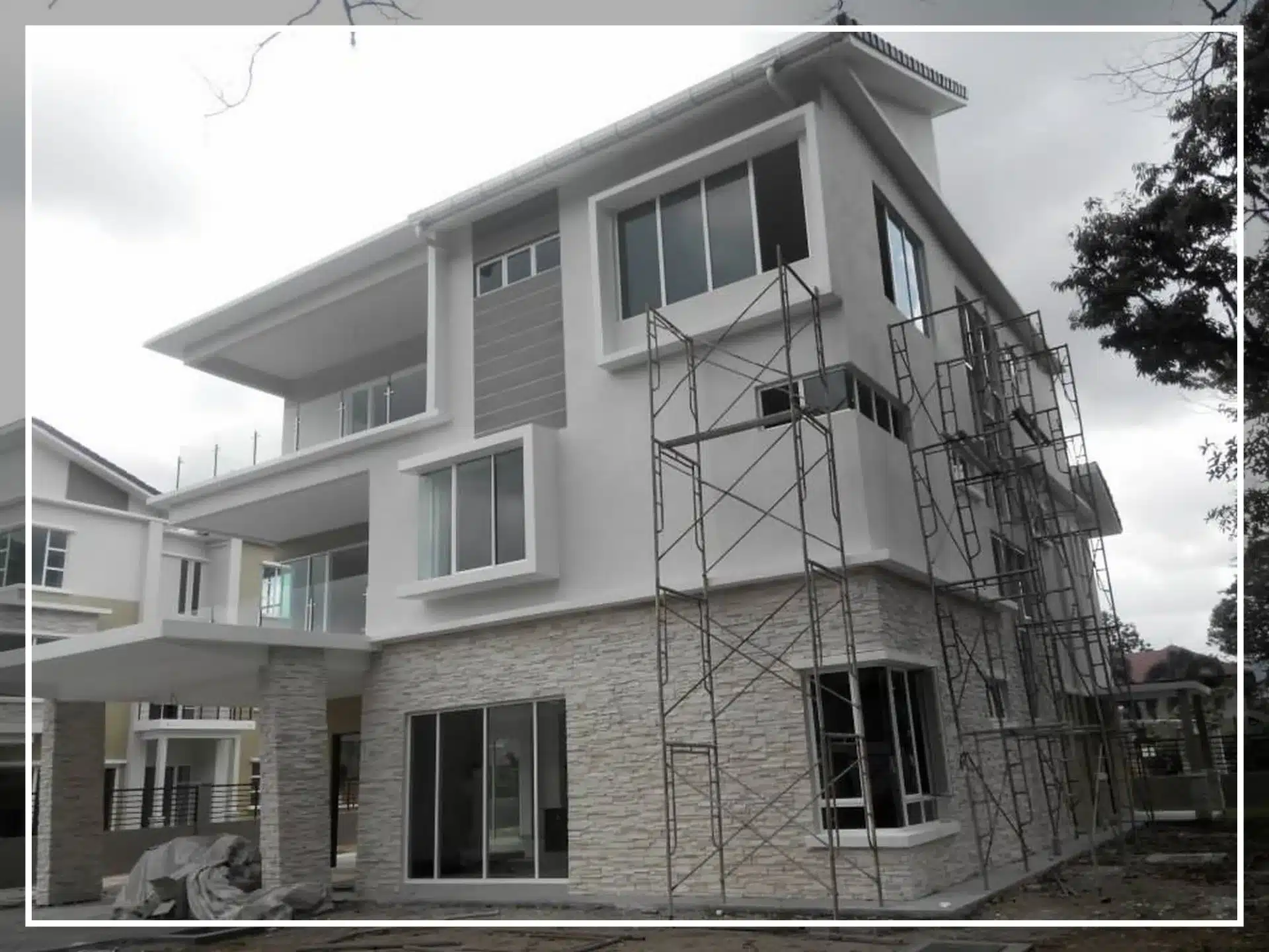 7 Rahsia Tangga Cantilever Yang Ramai Tak Tahu - Ini Cara Nak Buat Rumah Nampak Macam Resort Mewah! 4 Gambar Site Rumah Banglo RumahHQ 00967